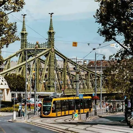 In Heart Of Bartok Bela Boulevard شقة