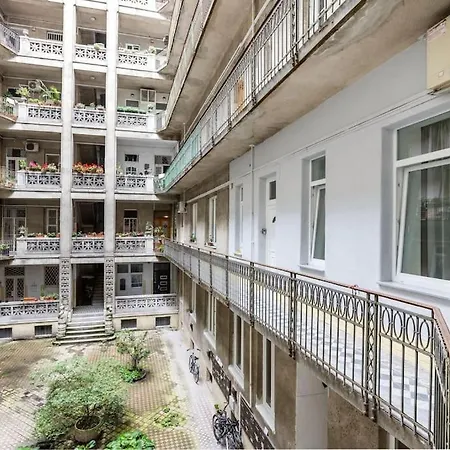 In Heart Of Bartok Bela Boulevard Апартаменты *